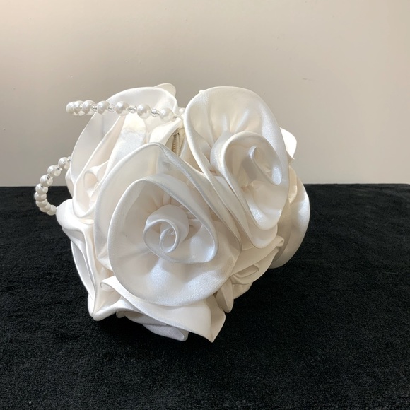 Women’s White Satin Floral Handbag - Picture 3 of 12